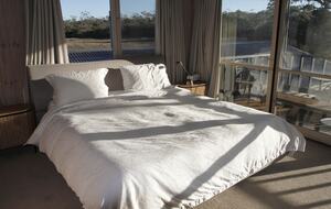 Countryside Grandeur with Private Lake and Tennis Court - Moorooduc, Australia