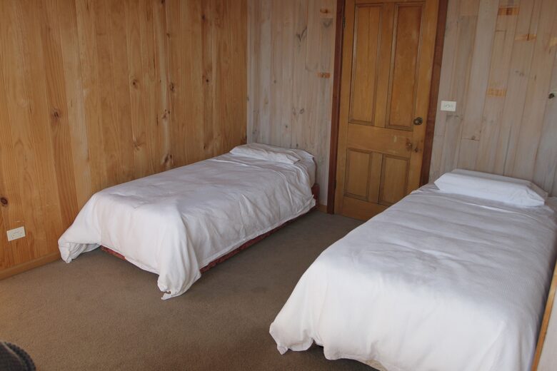 Countryside Grandeur with Private Lake and Tennis Court - Moorooduc, Australia