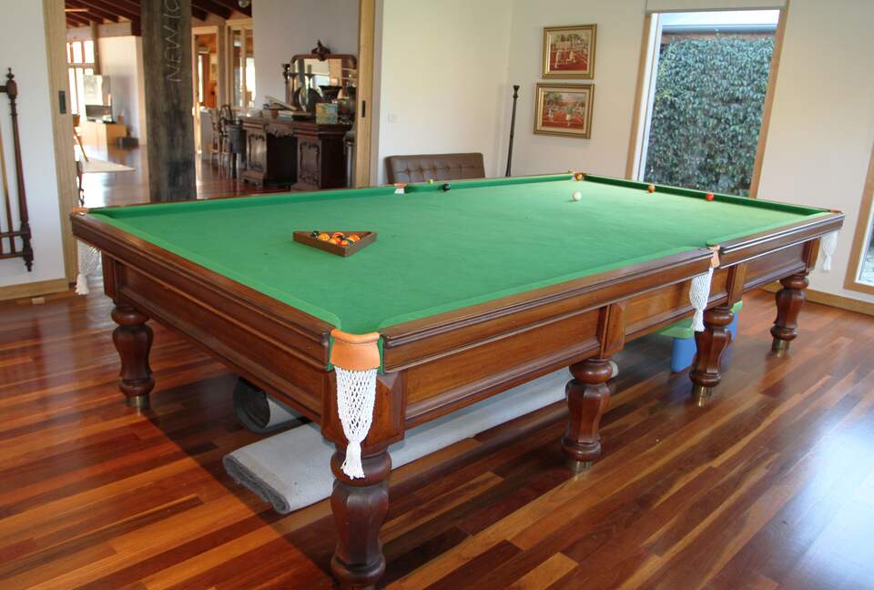 Countryside Grandeur with Private Lake and Tennis Court - Moorooduc, Australia