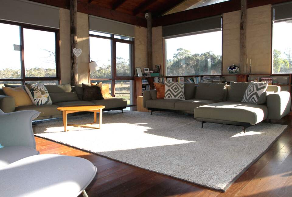 Countryside Grandeur with Private Lake and Tennis Court - Moorooduc, Australia