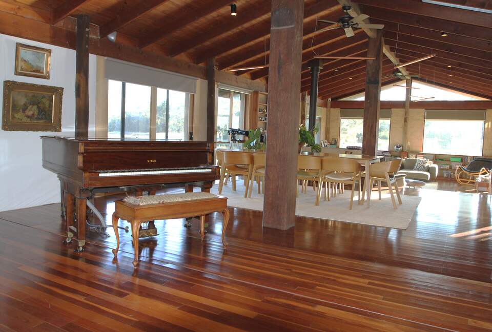 Countryside Grandeur with Private Lake and Tennis Court - Moorooduc, Australia