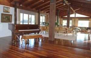 Countryside Grandeur with Private Lake and Tennis Court - Moorooduc, Australia