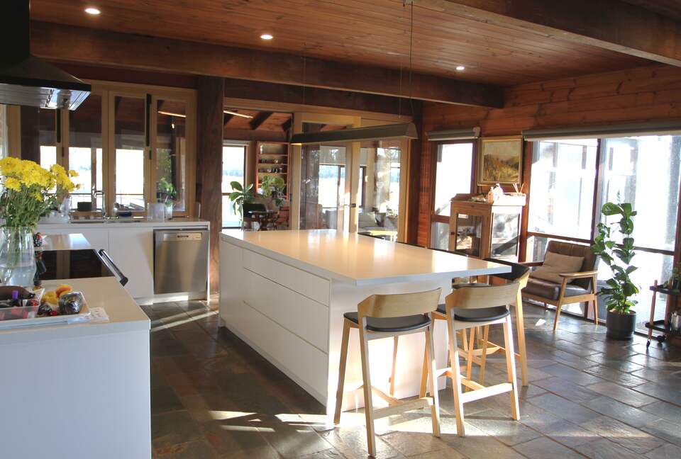 Countryside Grandeur with Private Lake and Tennis Court - Moorooduc, Australia