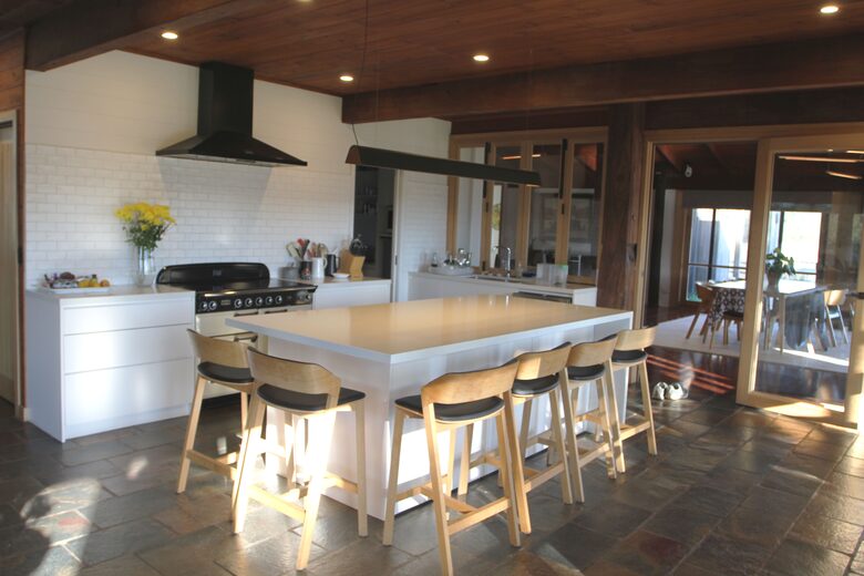 Countryside Grandeur with Private Lake and Tennis Court - Moorooduc, Australia