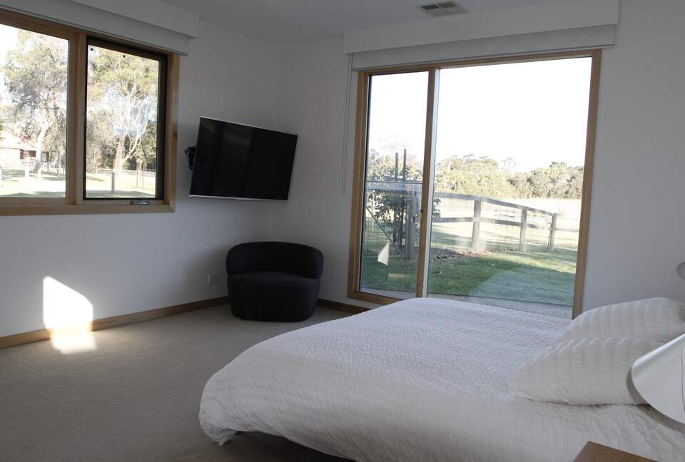 Countryside Grandeur with Private Lake and Tennis Court - Moorooduc, Australia