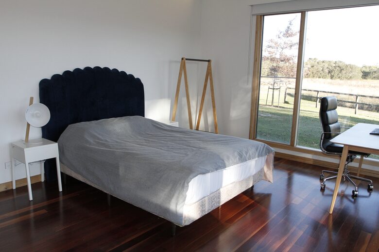 Countryside Grandeur with Private Lake and Tennis Court - Moorooduc, Australia