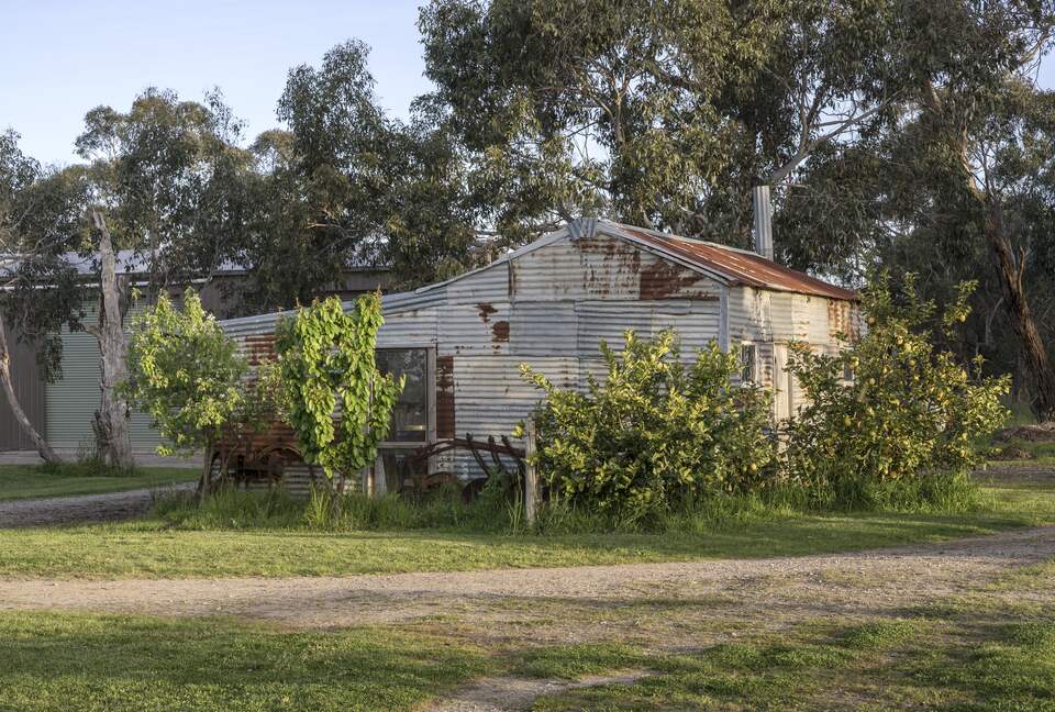 Countryside Grandeur with Private Lake and Tennis Court - Moorooduc, Australia