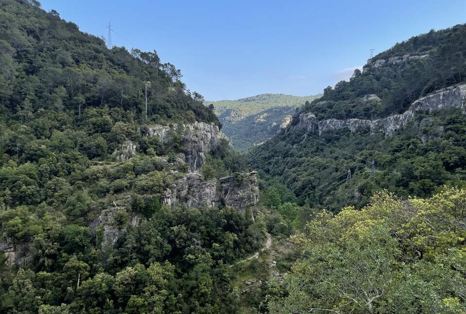 Refined Living with Riviera Views - Saint-Cézaire-sur-Siagne, France