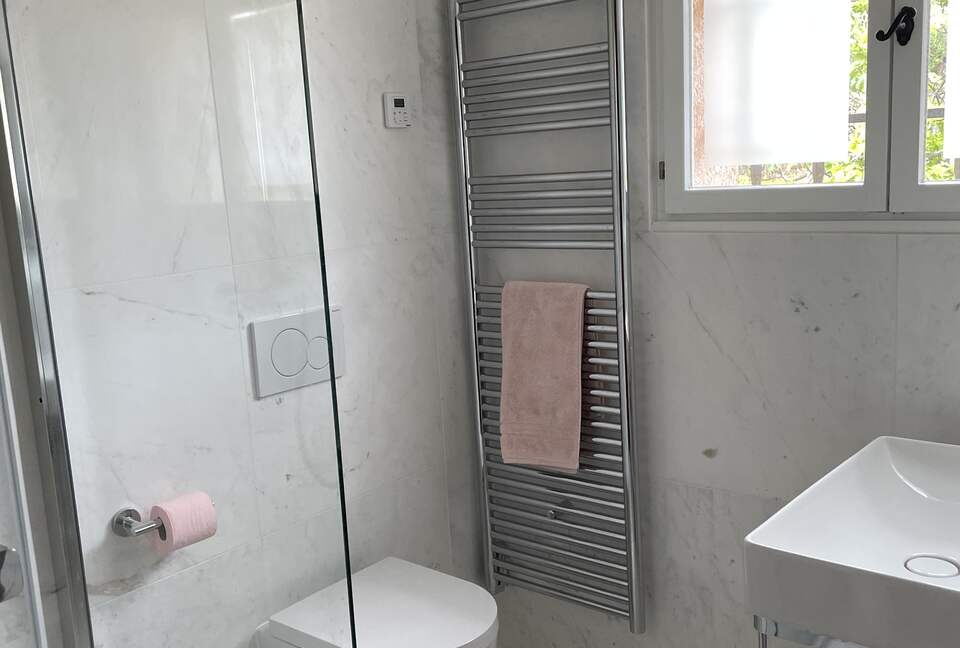 Refined Living with Riviera Views - Saint-Cézaire-sur-Siagne, France