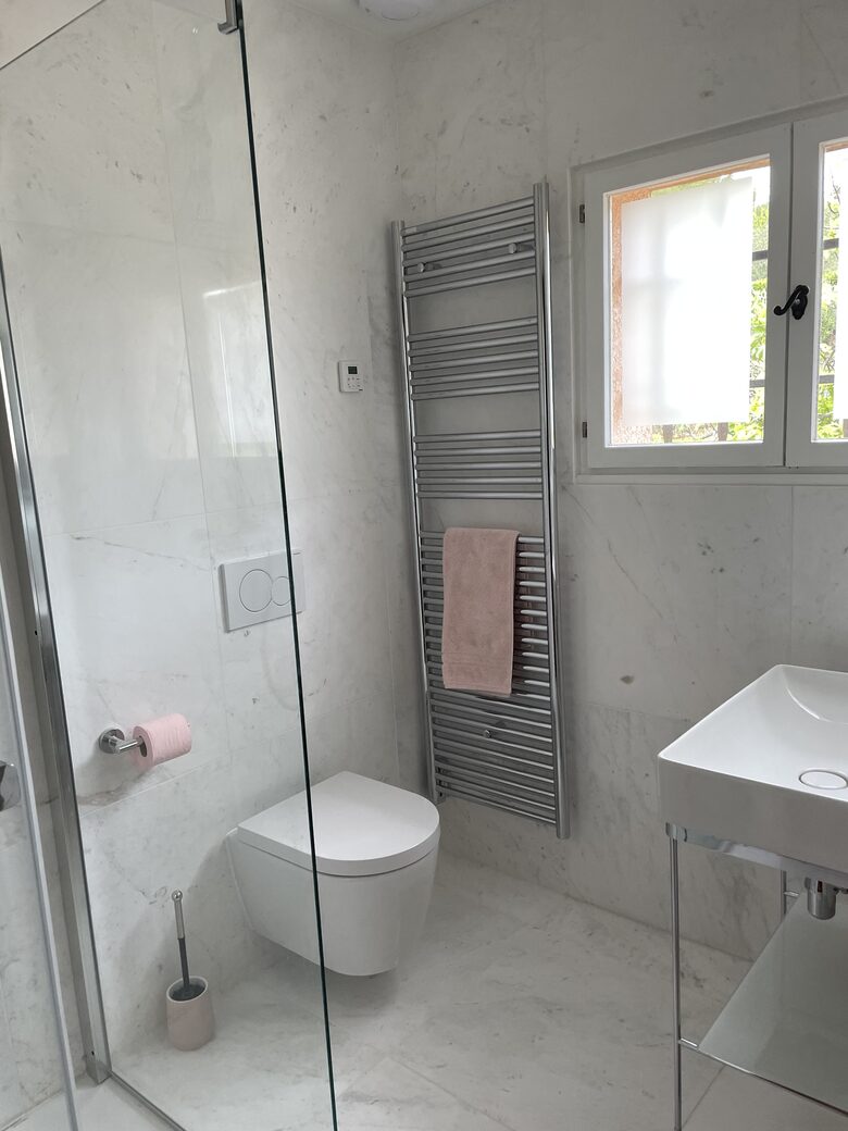 Refined Living with Riviera Views - Saint-Cézaire-sur-Siagne, France