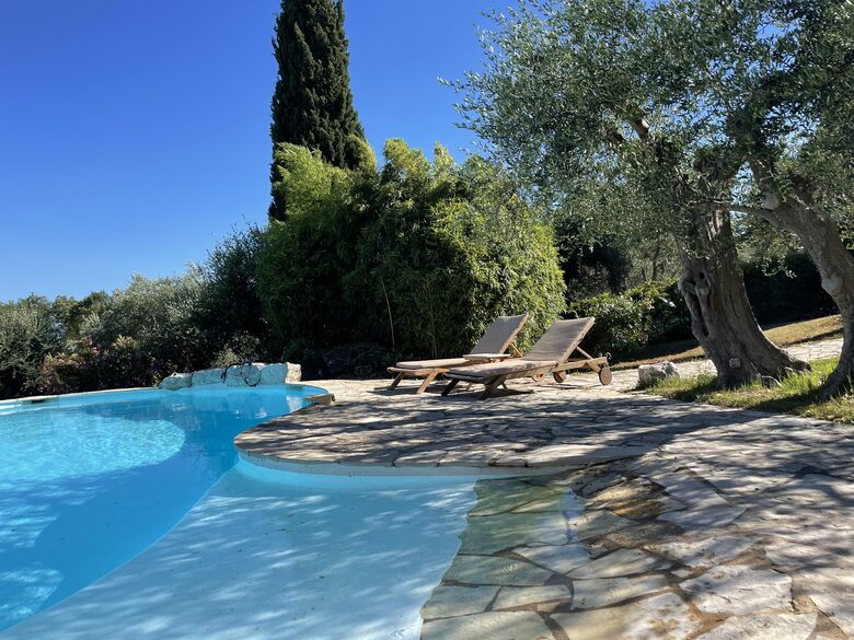 Refined Living with Riviera Views - Saint-Cézaire-sur-Siagne, France