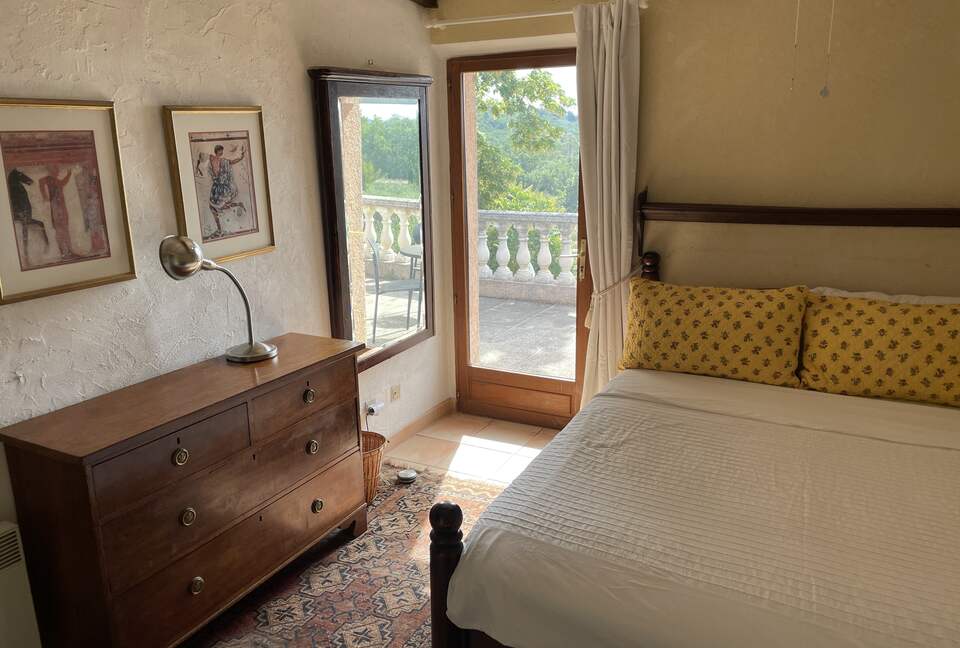 Refined Living with Riviera Views - Saint-Cézaire-sur-Siagne, France