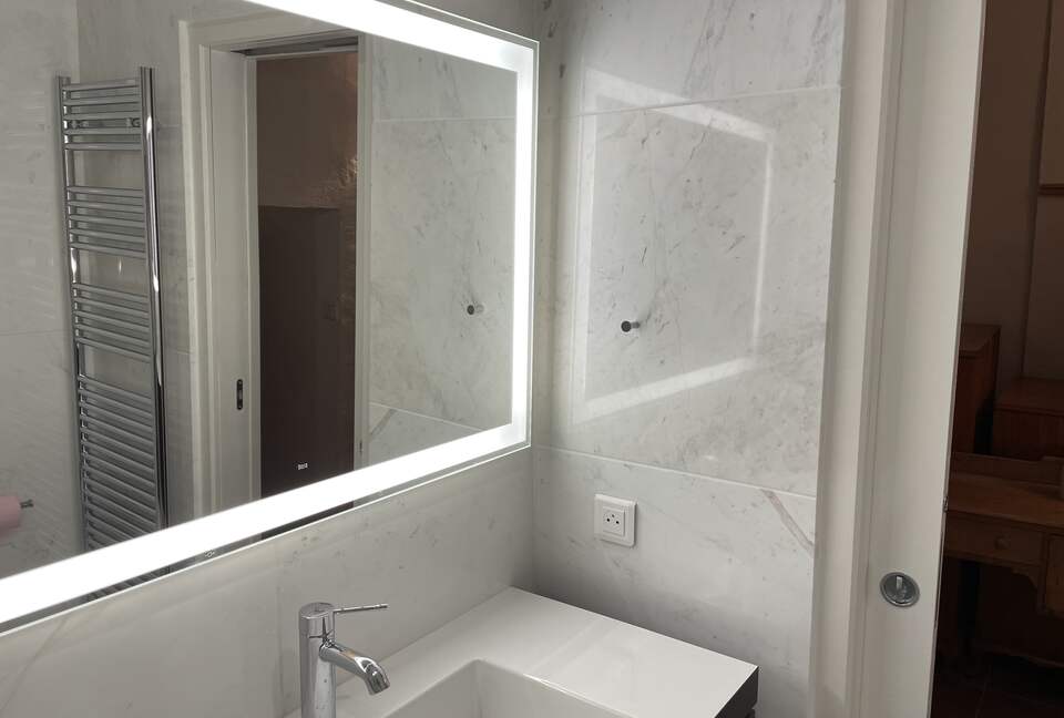 Refined Living with Riviera Views - Saint-Cézaire-sur-Siagne, France