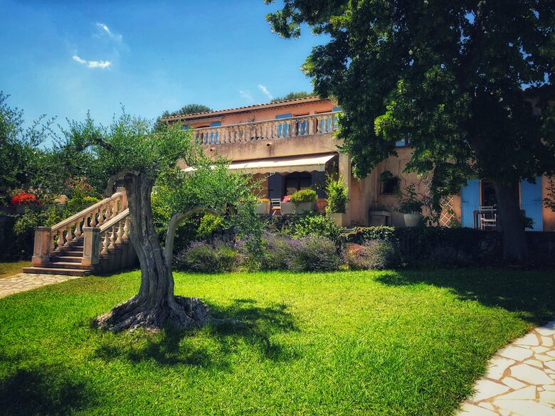 Refined Living with Riviera Views - Saint-Cézaire-sur-Siagne, France