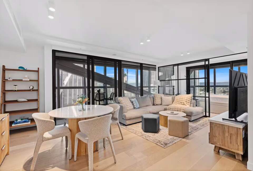 Modern Coastal Retreat in Surfers Paradise - Gold Coast, Australia