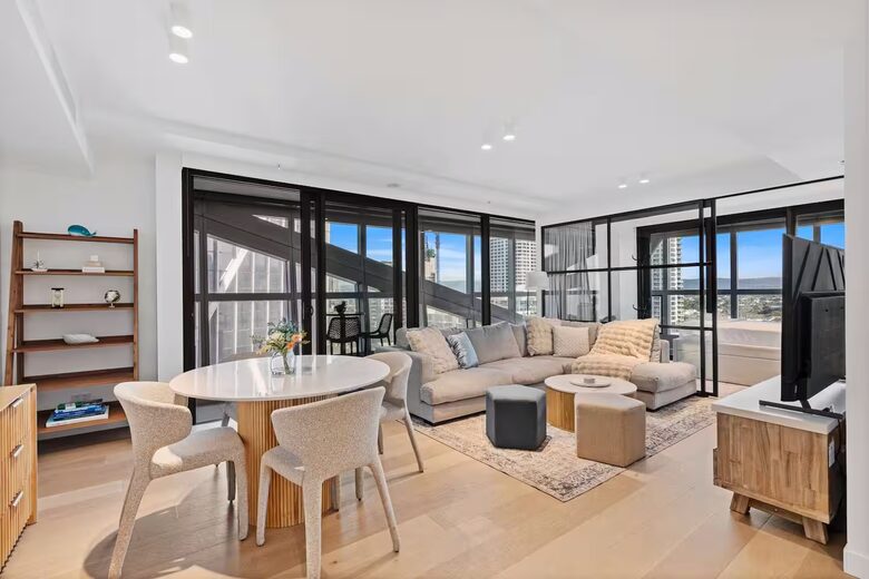 Modern Coastal Retreat in Surfers Paradise - Gold Coast, Australia