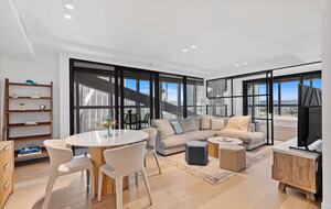 Modern Coastal Retreat in Surfers Paradise - Gold Coast, Australia