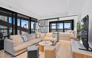 Modern Coastal Retreat in Surfers Paradise - Gold Coast, Australia