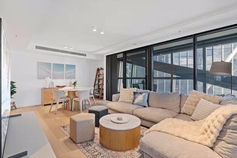 Modern Coastal Retreat in Surfers Paradise - Gold Coast, Australia