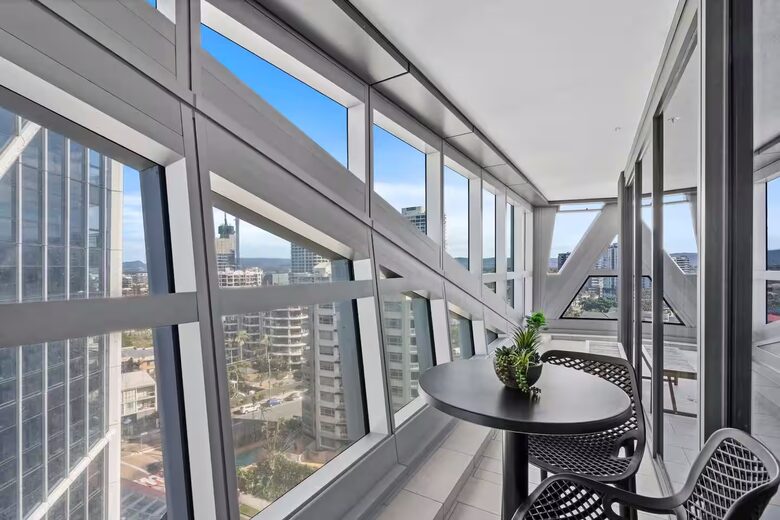 Modern Coastal Retreat in Surfers Paradise - Gold Coast, Australia