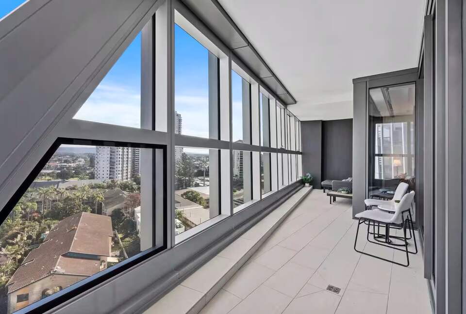 Modern Coastal Retreat in Surfers Paradise - Gold Coast, Australia