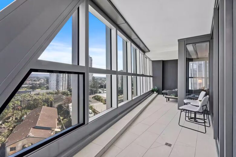 Modern Coastal Retreat in Surfers Paradise - Gold Coast, Australia