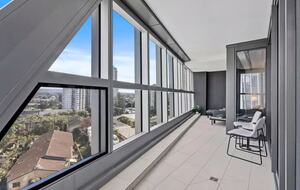 Modern Coastal Retreat in Surfers Paradise - Gold Coast, Australia