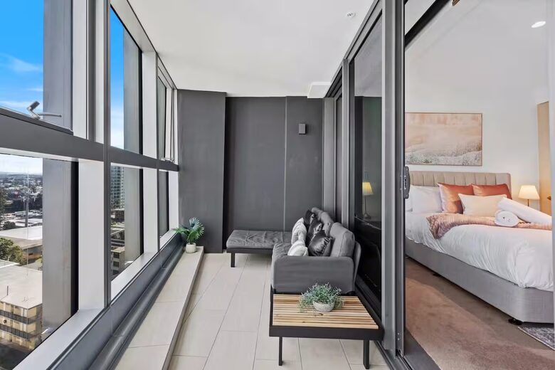 Modern Coastal Retreat in Surfers Paradise - Gold Coast, Australia