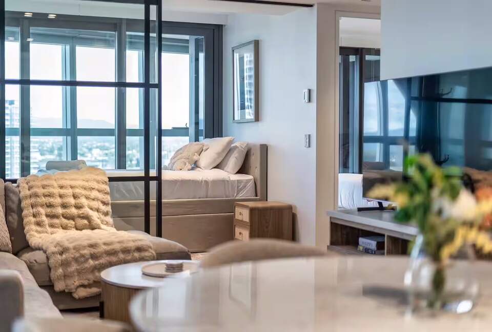 Modern Coastal Retreat in Surfers Paradise - Gold Coast, Australia