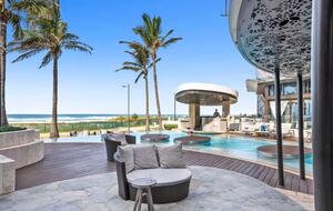 Modern Coastal Retreat in Surfers Paradise - Gold Coast, Australia