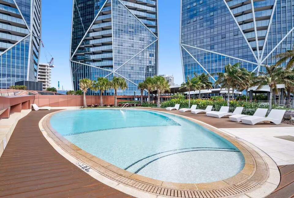 Modern Coastal Retreat in Surfers Paradise - Gold Coast, Australia