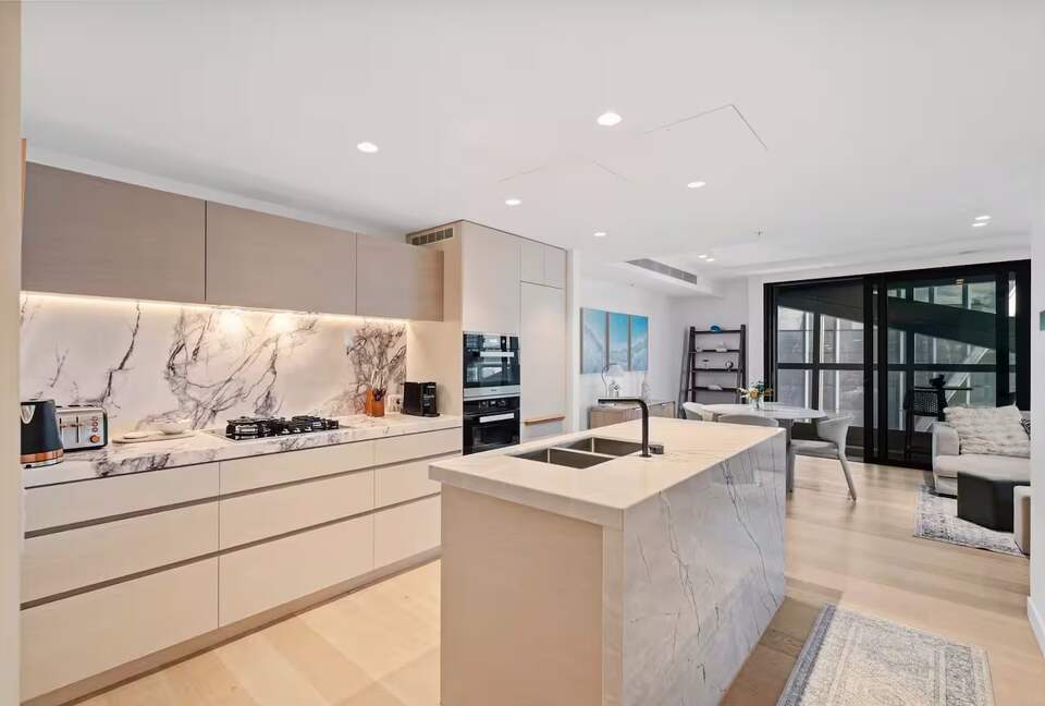 Modern Coastal Retreat in Surfers Paradise - Gold Coast, Australia