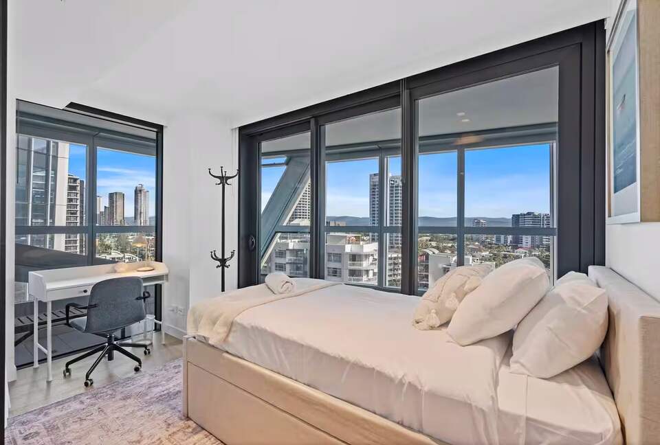 Modern Coastal Retreat in Surfers Paradise - Gold Coast, Australia
