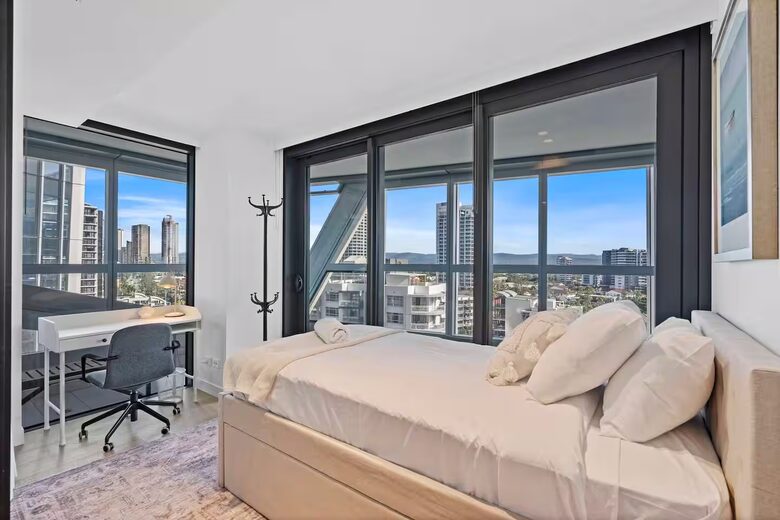 Modern Coastal Retreat in Surfers Paradise - Gold Coast, Australia