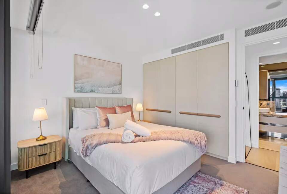 Modern Coastal Retreat in Surfers Paradise - Gold Coast, Australia