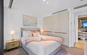 Modern Coastal Retreat in Surfers Paradise - Gold Coast, Australia