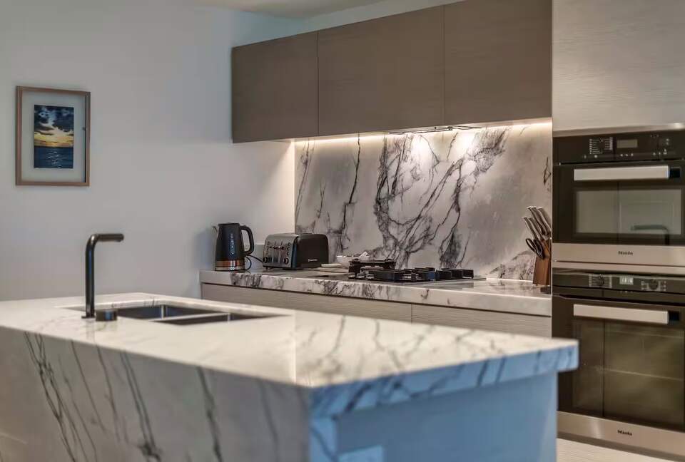 Modern Coastal Retreat in Surfers Paradise - Gold Coast, Australia