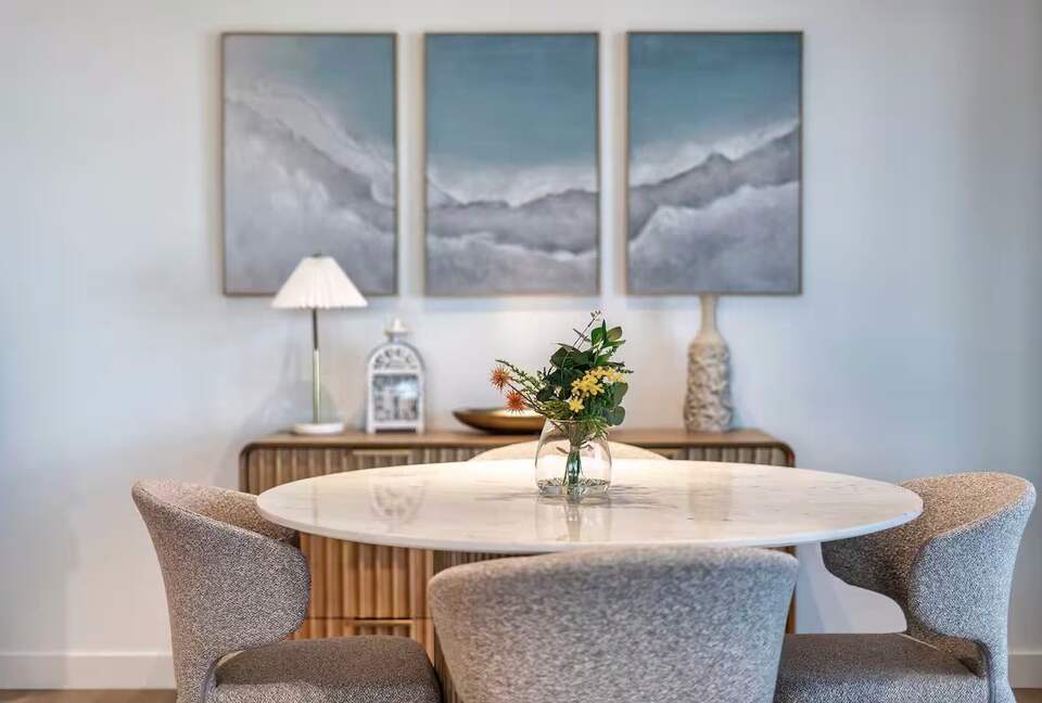 Modern Coastal Retreat in Surfers Paradise - Gold Coast, Australia