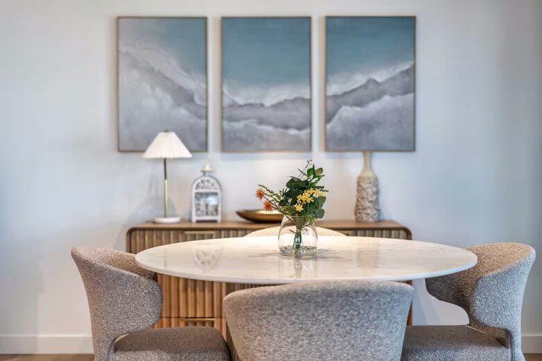 Modern Coastal Retreat in Surfers Paradise - Gold Coast, Australia