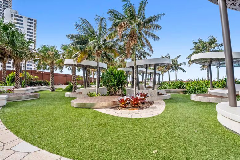 Modern Coastal Retreat in Surfers Paradise - Gold Coast, Australia