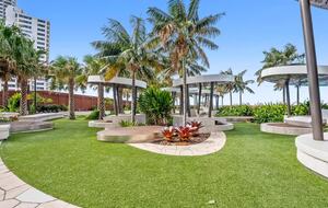 Modern Coastal Retreat in Surfers Paradise - Gold Coast, Australia