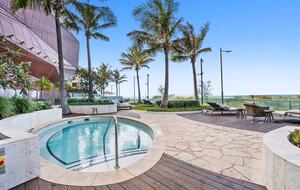 Modern Coastal Retreat in Surfers Paradise - Gold Coast, Australia