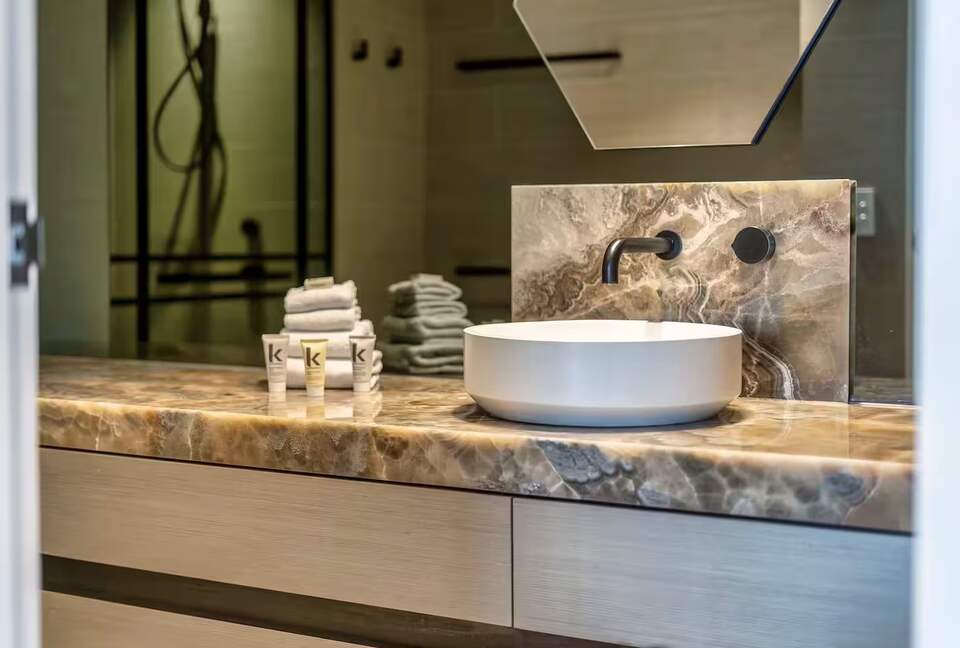 Modern Coastal Retreat in Surfers Paradise - Gold Coast, Australia