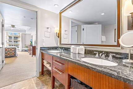 Honua Kai Corner Retreat with Wraparound Balcony - Lahaina, Hawaii