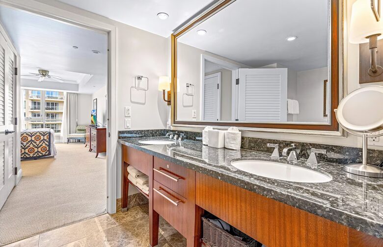 Honua Kai Corner Retreat with Wraparound Balcony - Lahaina, Hawaii