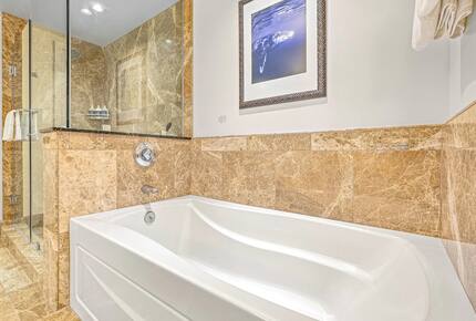 Honua Kai Corner Retreat with Wraparound Balcony - Lahaina, Hawaii