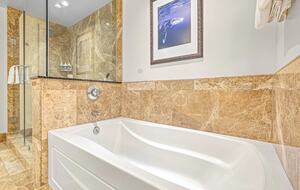 Honua Kai Corner Retreat with Wraparound Balcony - Lahaina, Hawaii