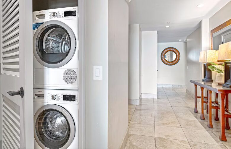 Honua Kai Corner Retreat with Wraparound Balcony - Lahaina, Hawaii