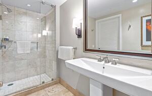 Honua Kai Corner Retreat with Wraparound Balcony - Lahaina, Hawaii