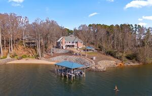 Lakeside Luxury Retreat on Lake Norman - Mooresville, North Carolina